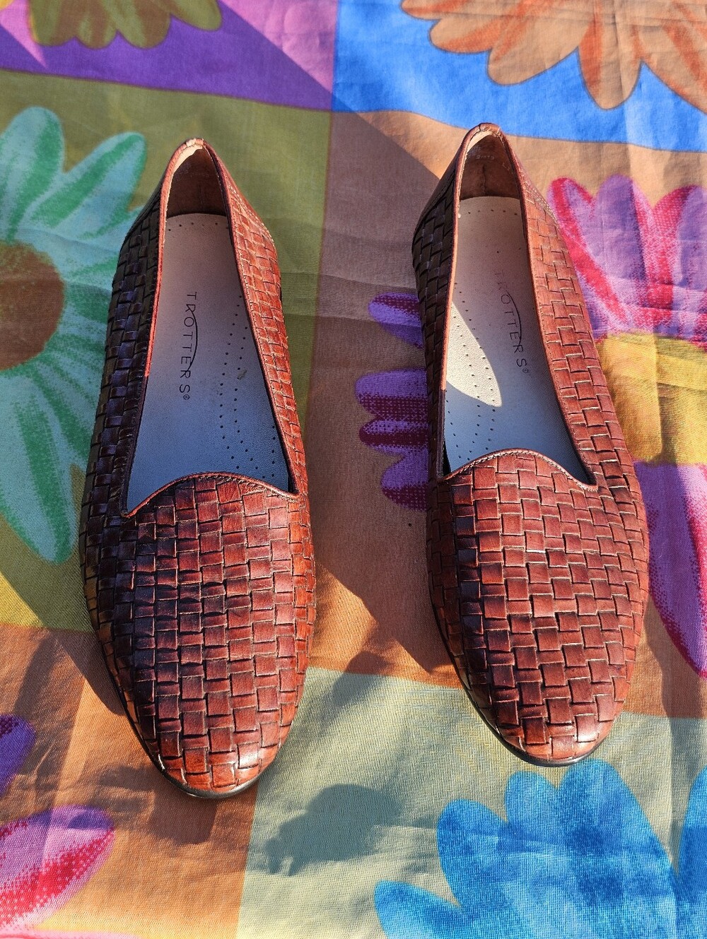 Trotters Woven Leather Loafers Women's Brown Basket Weave Slip Ons. Size 8